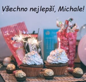 Dortíky s hořícími prskavkami a přáním všeho nejlepšího Michalovi.