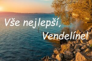 Přání všeho nejlepšího Vendelínovi na pozadí jezera s loďkou a stromem při západu slunce.